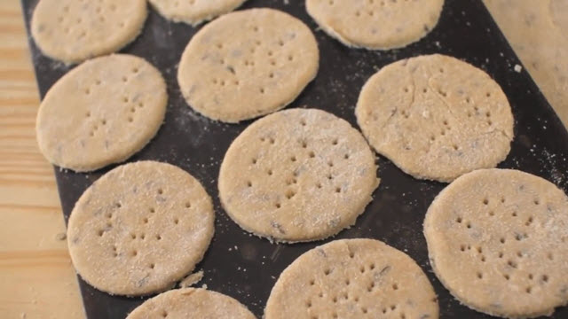 Simple Biscuits (Time 0_04_48;20)